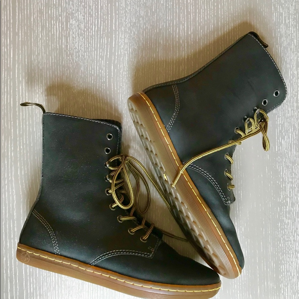 Dr. Martens Boot lace up boots.